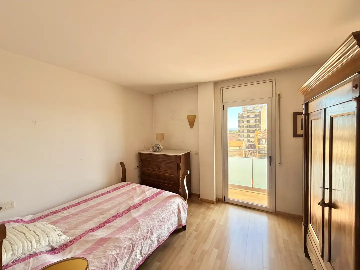 Habitación de Piso en venta en Figueres con Calefacción, Terraza y Horno