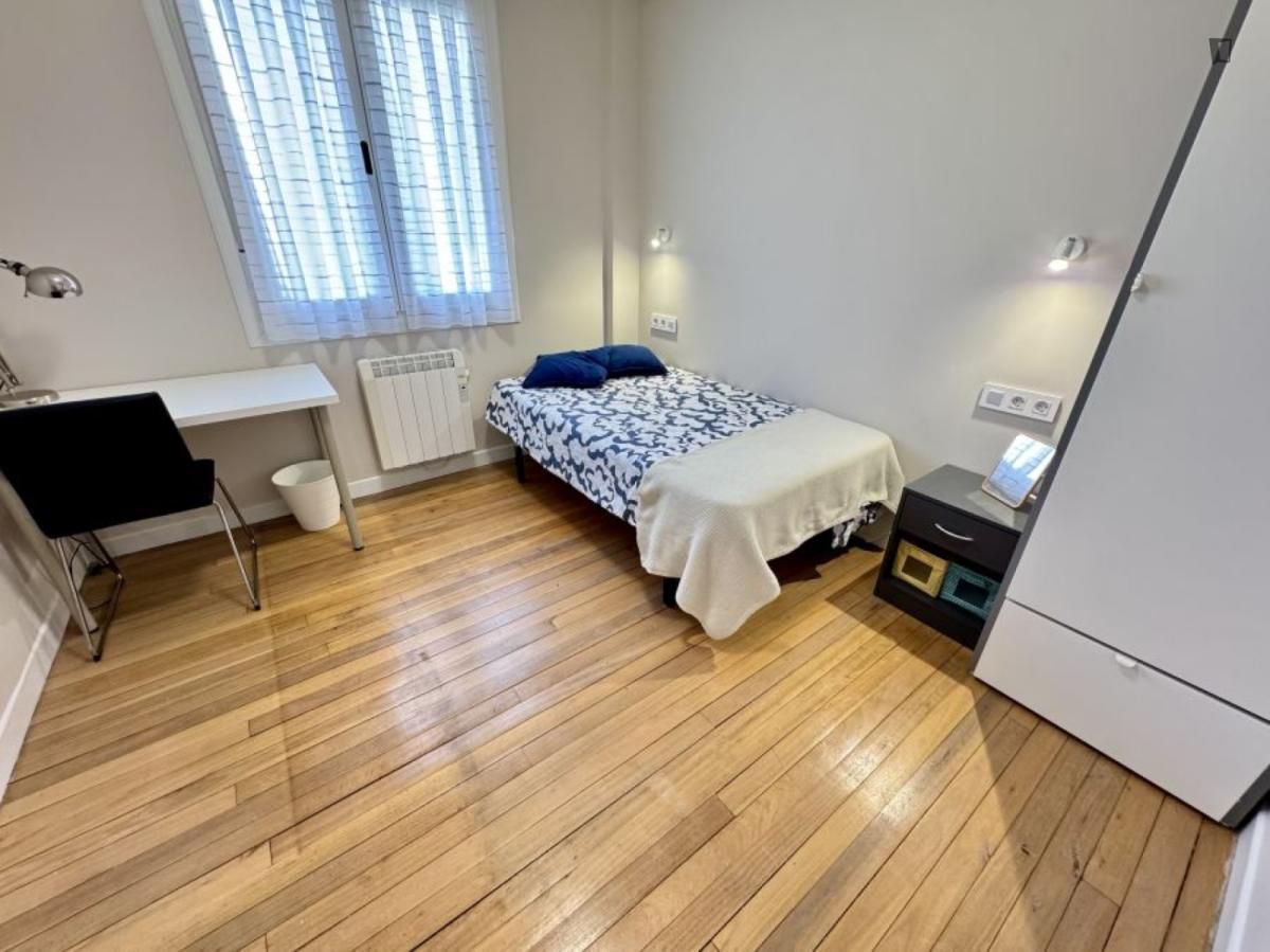 Dormitori de Apartament per a compartir en Bilbao  amb Moblat, Rentadora i Microones