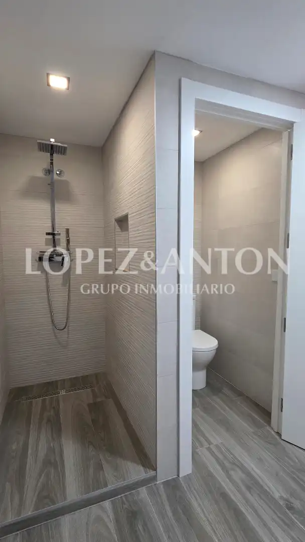 Badezimmer von Haus oder Chalet zum Verkauf in L'Eliana mit Klimaanlage, Heizung und Privatgarten
