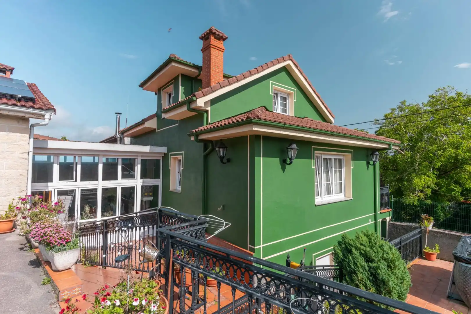Vista exterior de Casa o xalet en venda en Muros de Nalón amb Calefacció, Jardí privat i Terrassa