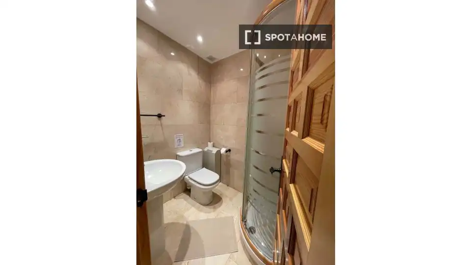 Baño de Apartamento para compartir en Alcalá de Henares con Aire acondicionado, Terraza y Amueblado