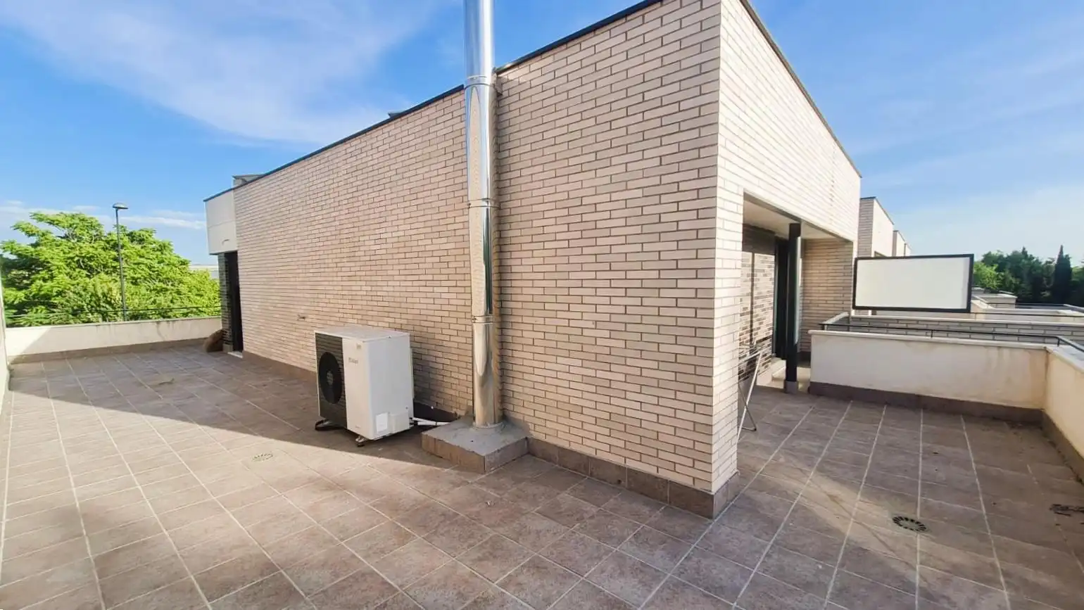 Vista exterior de Casa o chalet en venta en Valladolid con Calefacción, Jardín privado y Terraza