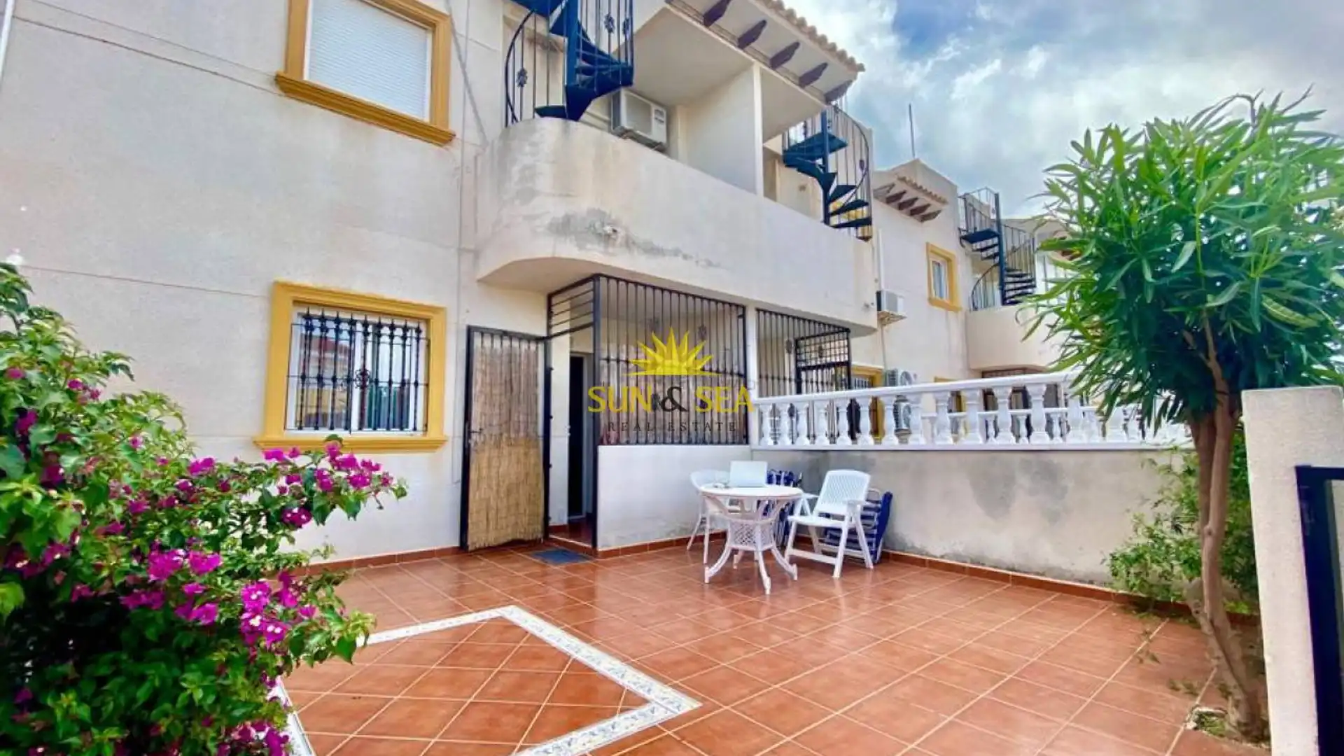Exterior view of Flat for rent in Orihuela  with Terrace, Swimming Pool and Furnished