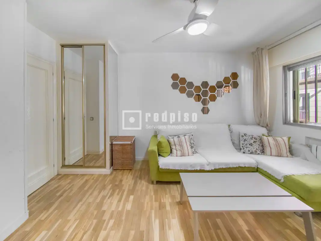 Habitación de Apartamento de alquiler en Madrid con Calefacción, Parquet y Terraza