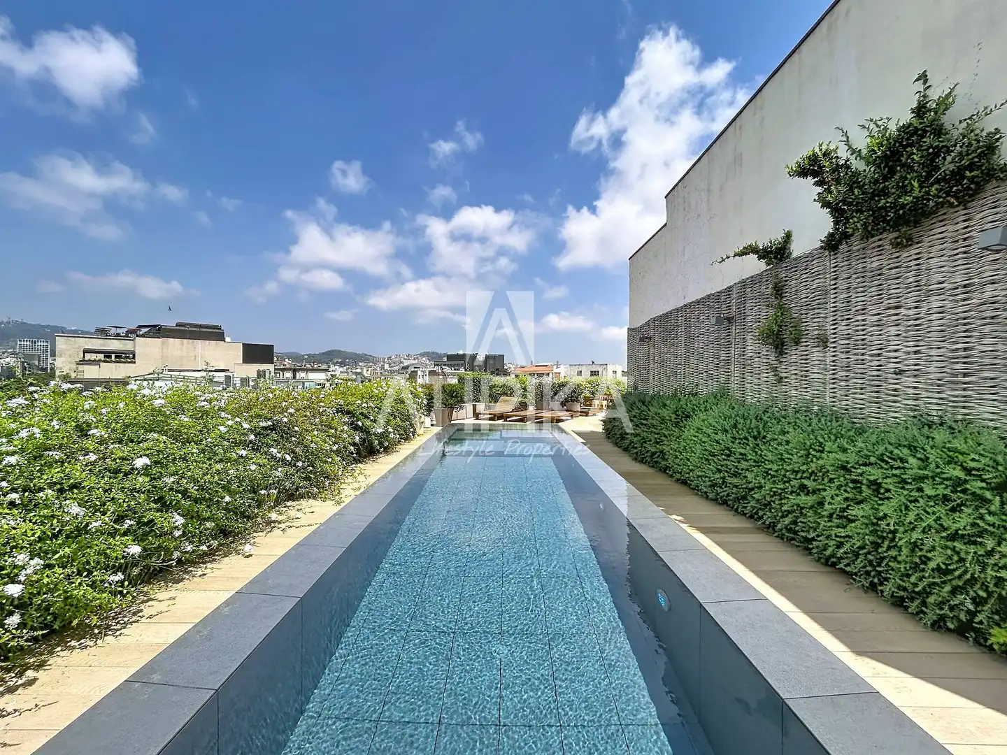 Piscina de Pis de lloguer en Barcelona amb Aire condicionat, Parquet i Moblat
