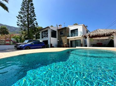 Detached house with pool for sale in Camí Penya de L Àguila 22
