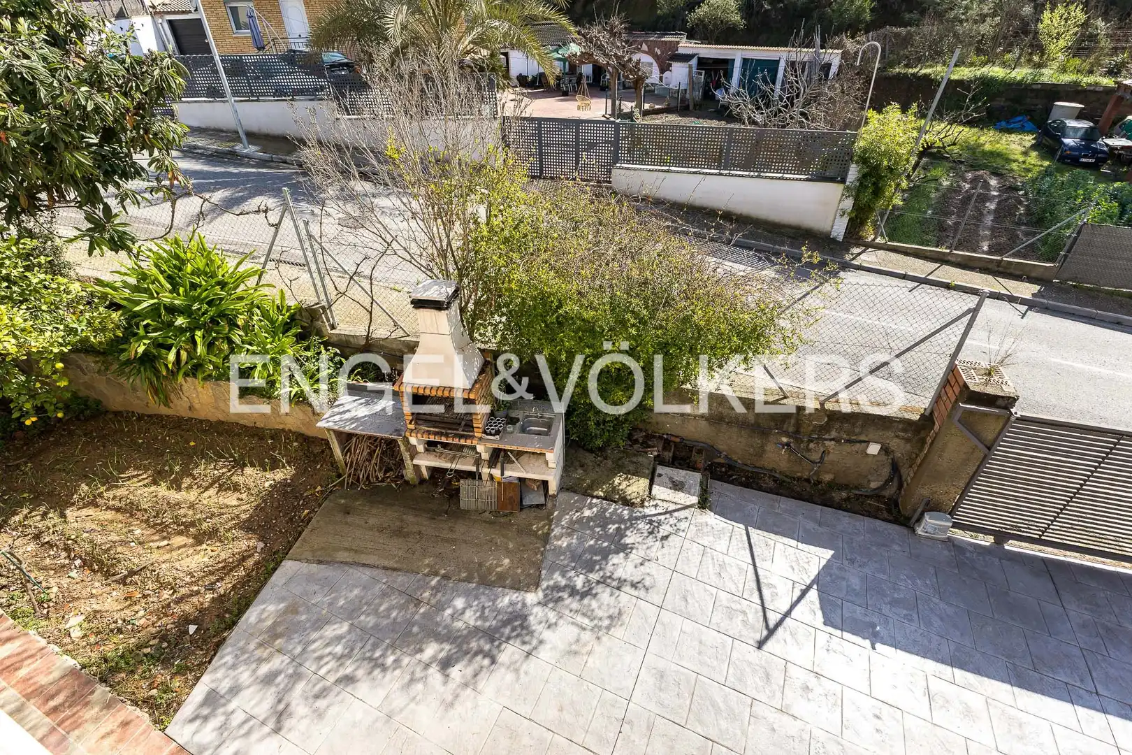 Vista exterior de Casa o xalet en venda en Rubí amb Calefacció, Jardí privat i Parquet