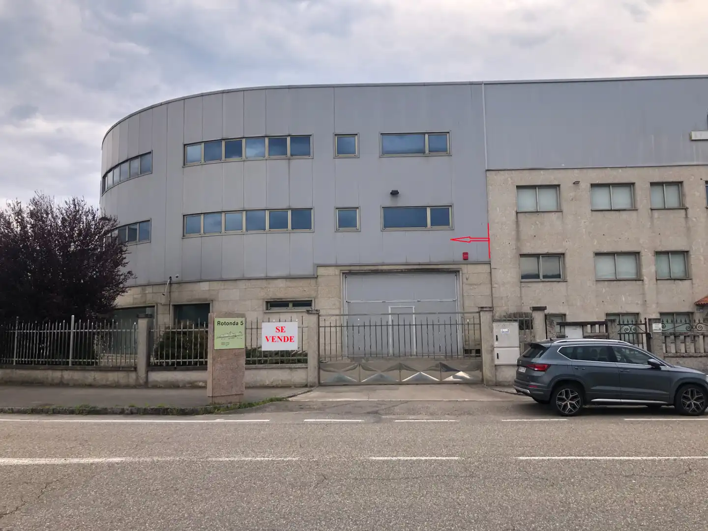 Vista exterior de Nau industrial en venda en O Porriño   amb Alarma