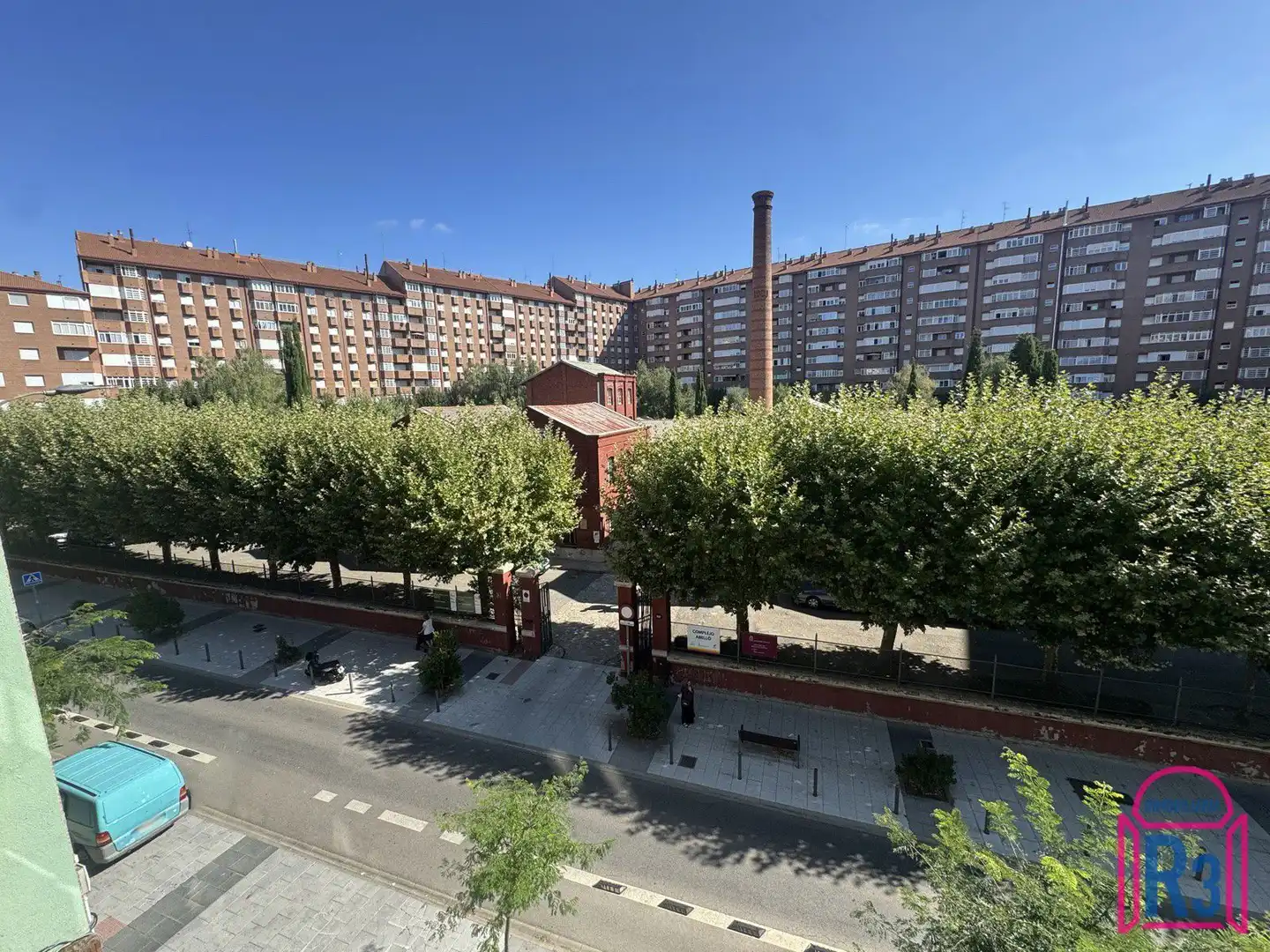 Vista exterior de Apartament en venda en León Capital  amb Calefacció, Terrassa i Moblat