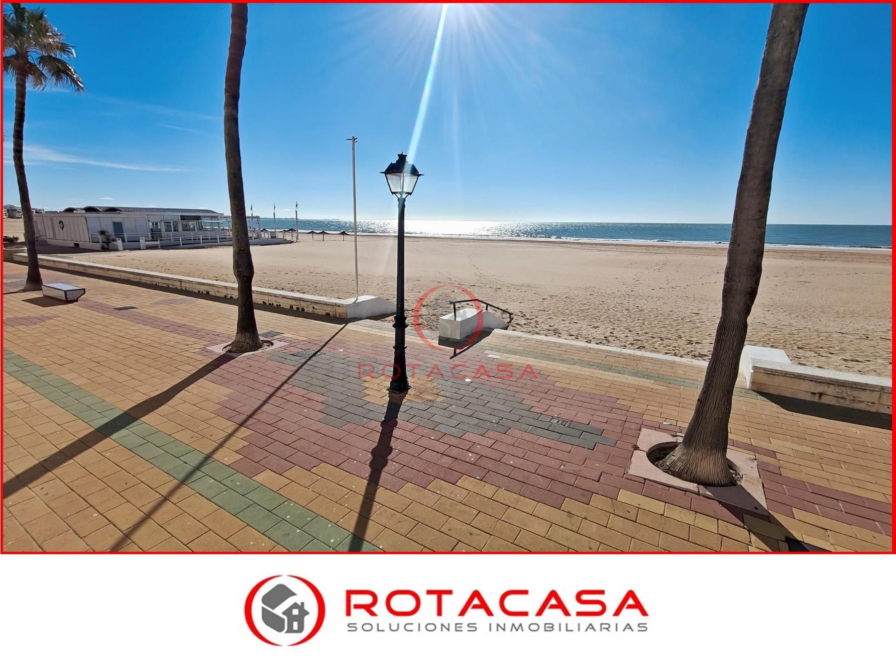 Vista exterior de Pis en venda en Rota amb Terrassa