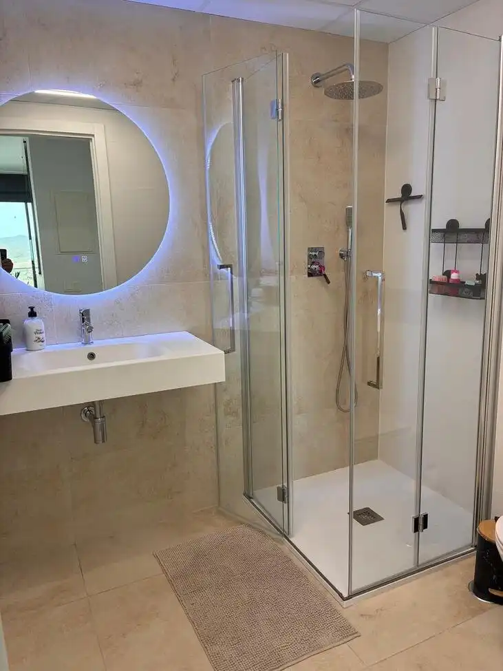 Badezimmer von Wohnungen zum Verkauf in Lorca mit Klimaanlage, Privatgarten und Schwimmbad
