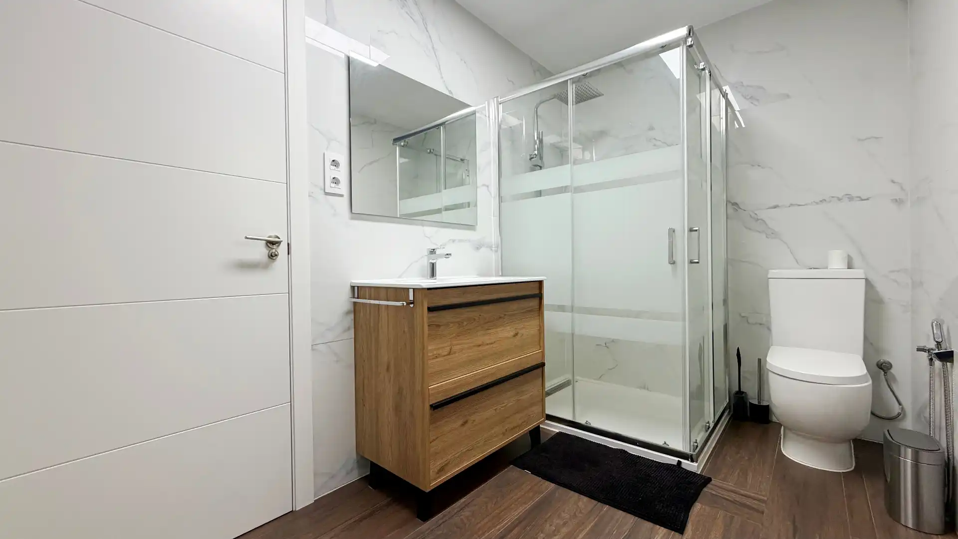 Badezimmer von Haus oder Chalet zum Verkauf in Santa Cruz del Retamar mit Klimaanlage, Heizung und Privatgarten