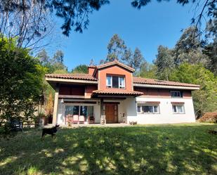 Vista exterior de Casa o xalet en venda en Loiu amb Calefacció, Jardí privat i Terrassa