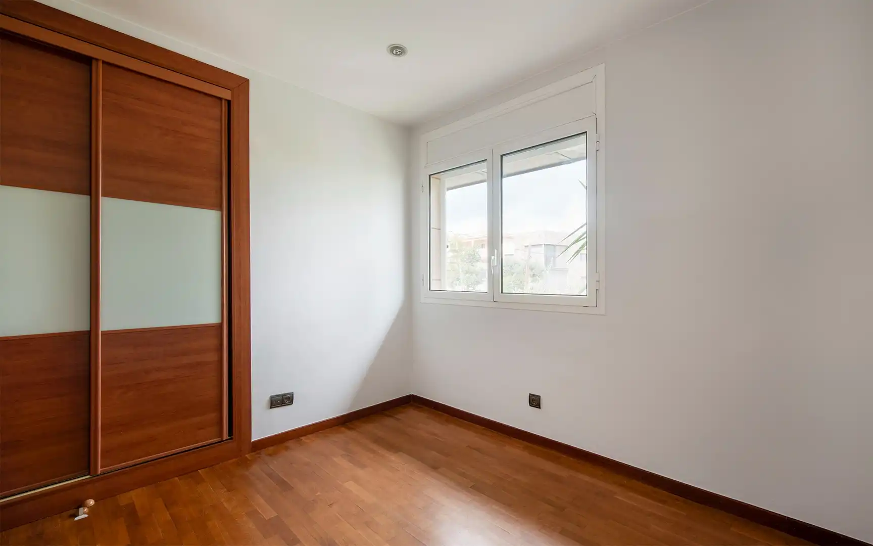Habitación de Casa o chalet en venta en Sant Boi de Llobregat con Aire acondicionado, Jardín privado y Trastero