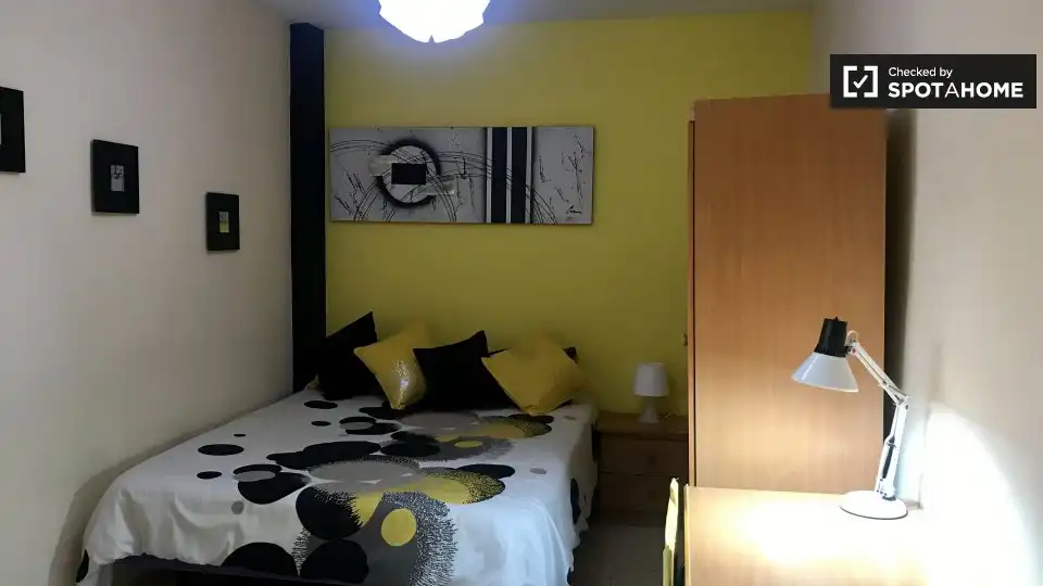 Habitación de Piso de alquiler en Alcalá de Henares con Aire acondicionado, Calefacción y Amueblado