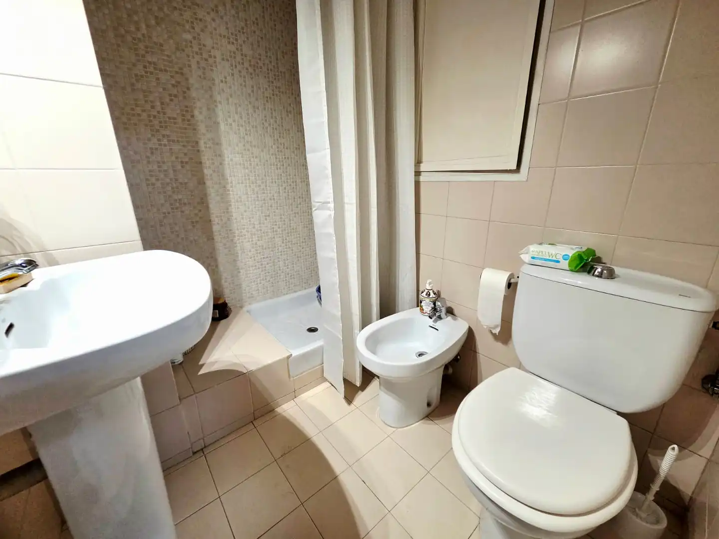 Bathroom of Flat for sale in Barcelona  with Air Conditioner, Heating and Terrace