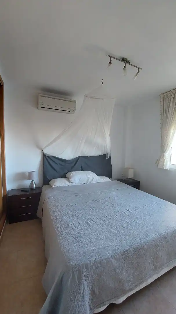 Schlafzimmer von Wohnungen zur Miete in La Manga del Mar Menor mit Klimaanlage, Terrasse und Möbliert