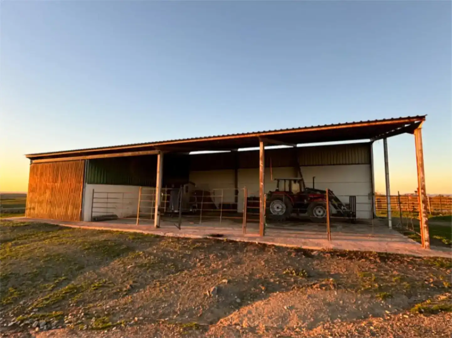 Vista exterior de Finca rústica en venda en Cáceres Capital amb Piscina