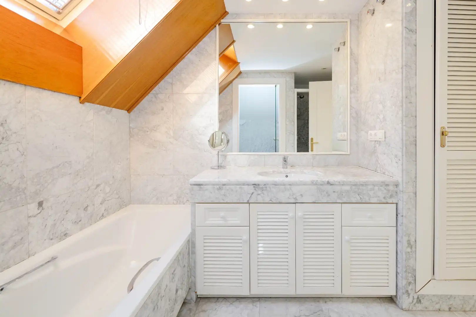 Baño de Ático en venta en Marbella con Aire acondicionado, Calefacción y Terraza
