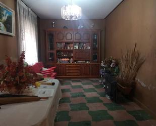Sala d'estar de Casa adosada en venda en Valverde de la Virgen