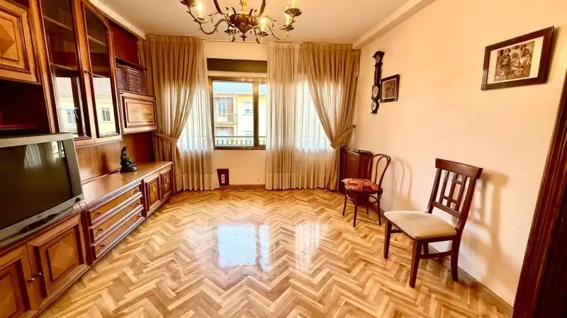 Wohnzimmer von Wohnung zum Verkauf in El Espinar mit Heizung, Privatgarten und Parkett