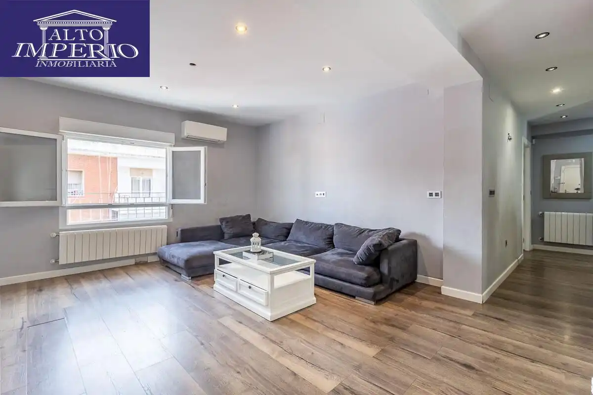 Penthouse mit Aufzug zum Verkauf in Calle SAN ISIDORO 5, imagen 2