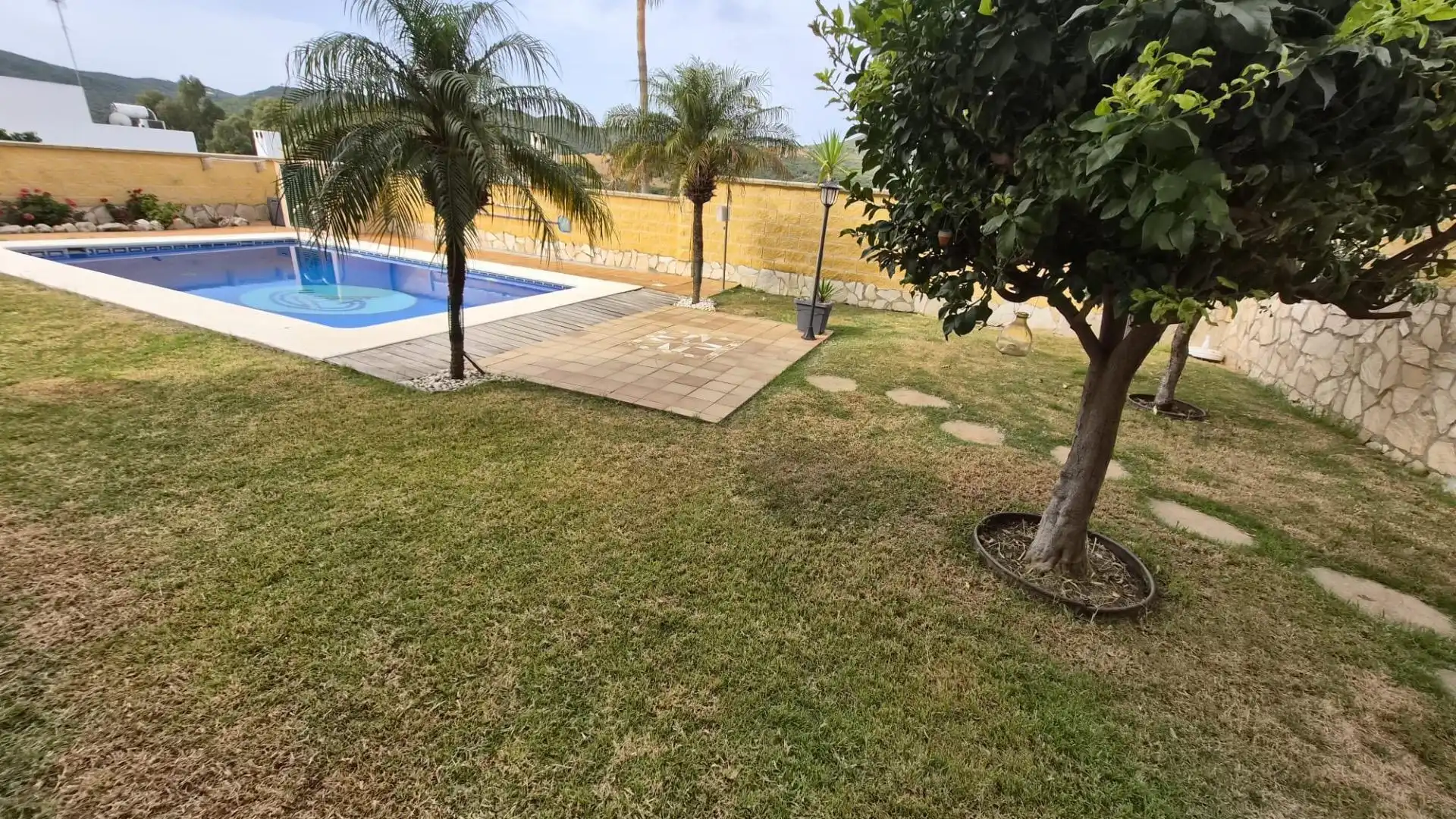 Piscina de Casa o xalet en venda en Algeciras amb Calefacció, Jardí privat i Terrassa