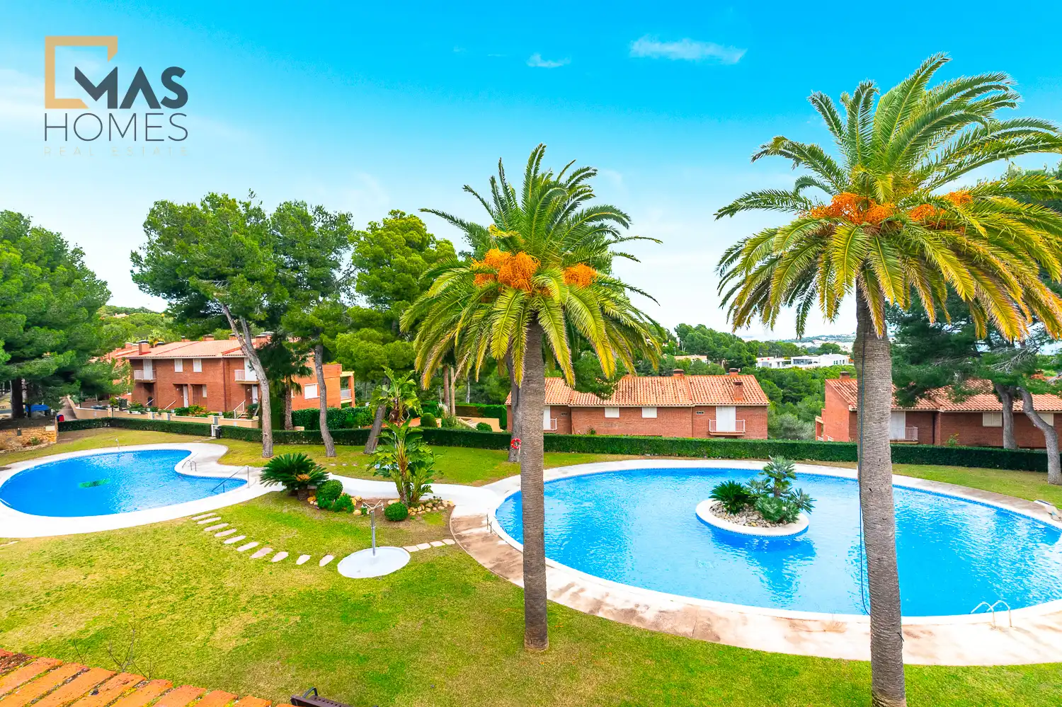 Piscina de Casa adosada en venda en Tarragona amb Aire condicionat, Calefacció i Jardí privat