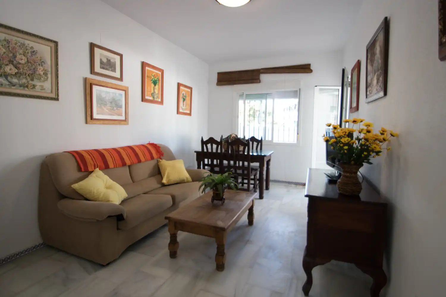 Sala d'estar de Apartament en venda en Chiclana de la Frontera amb Jardí privat, Moblat i Rentadora