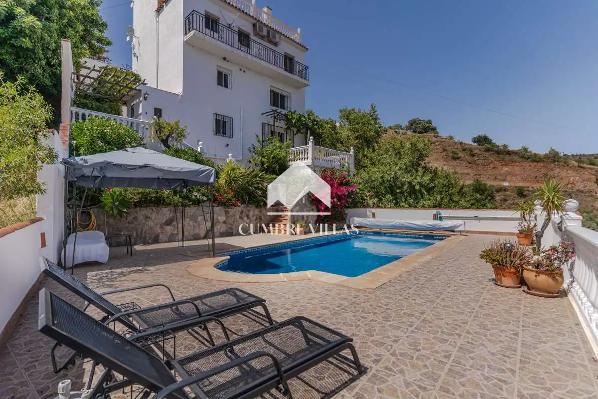 Vista exterior de Casa o xalet en venda en Lújar amb Jardí privat, Terrassa i Internet