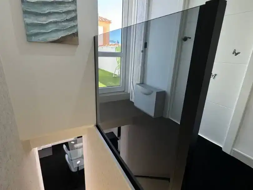 Bany de Dúplex en venda en Torrevieja amb Aire condicionat, Piscina i Balcó