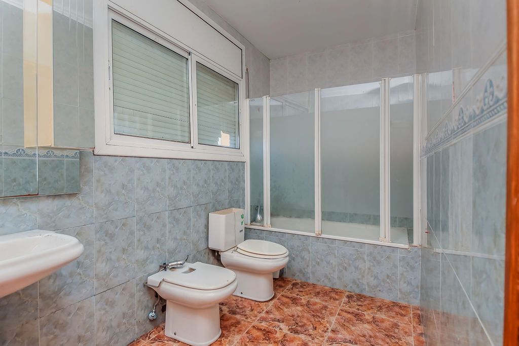 Bany de Casa adosada en venda en Canyelles amb Terrassa