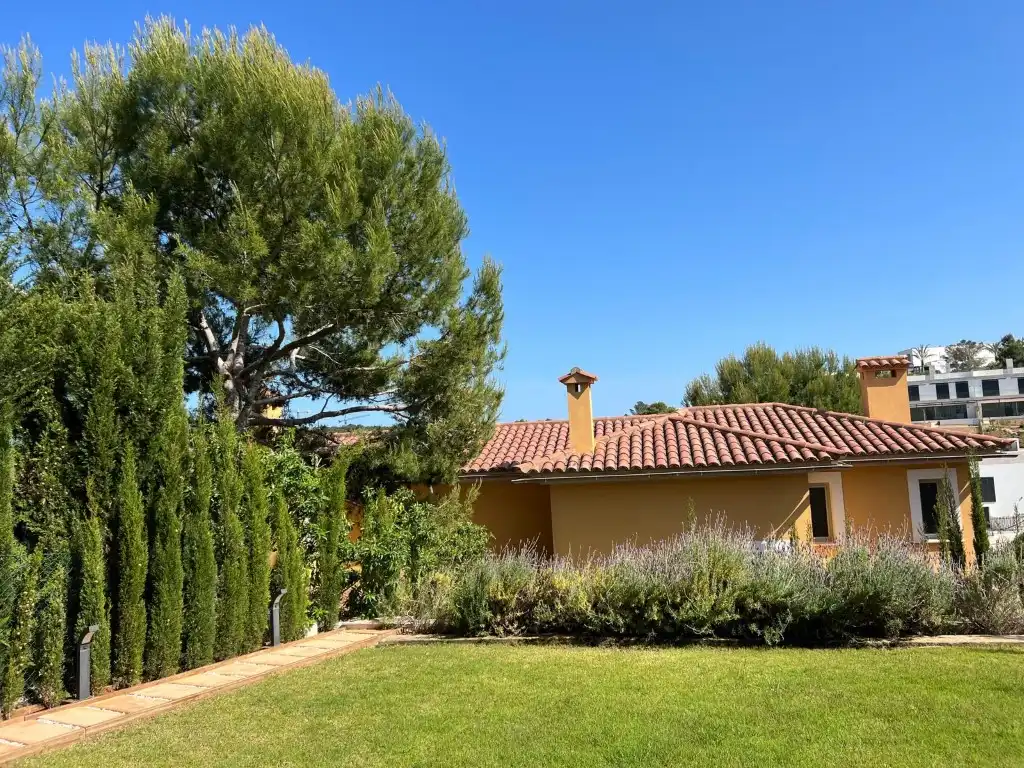 Garten von Einfamilien-Reihenhaus zur Miete in Calvià mit Klimaanlage, Privatgarten und Terrasse