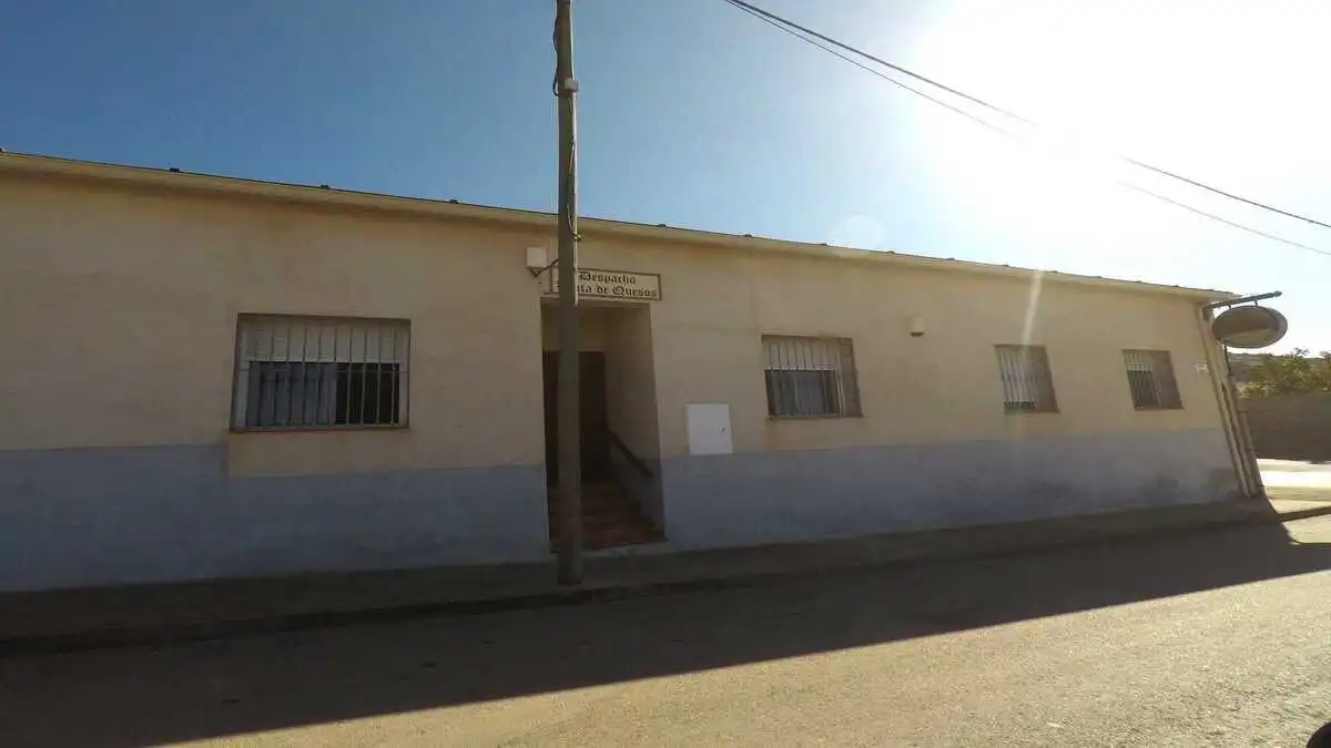 Außenansicht von Fabrikhallen zum Verkauf in San Carlos del Valle