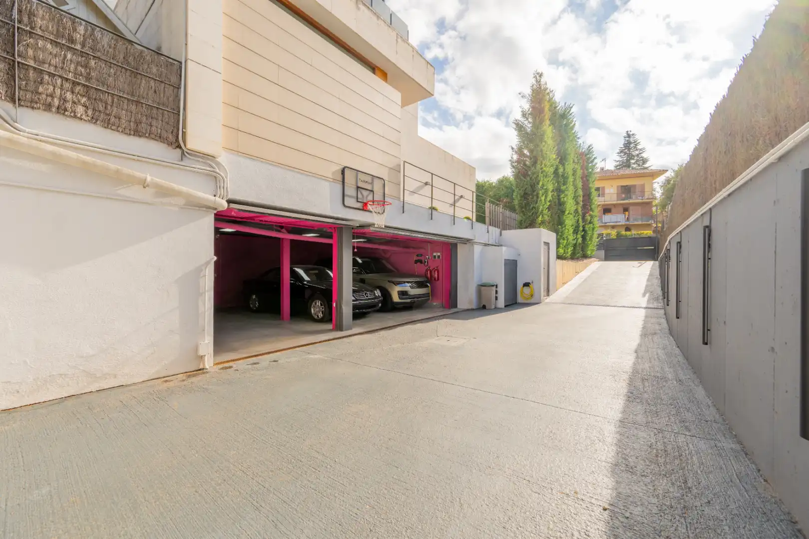 Parking de Casa o chalet en venta en Sant Cugat del Vallès con Aire acondicionado, Calefacción y Jardín privado
