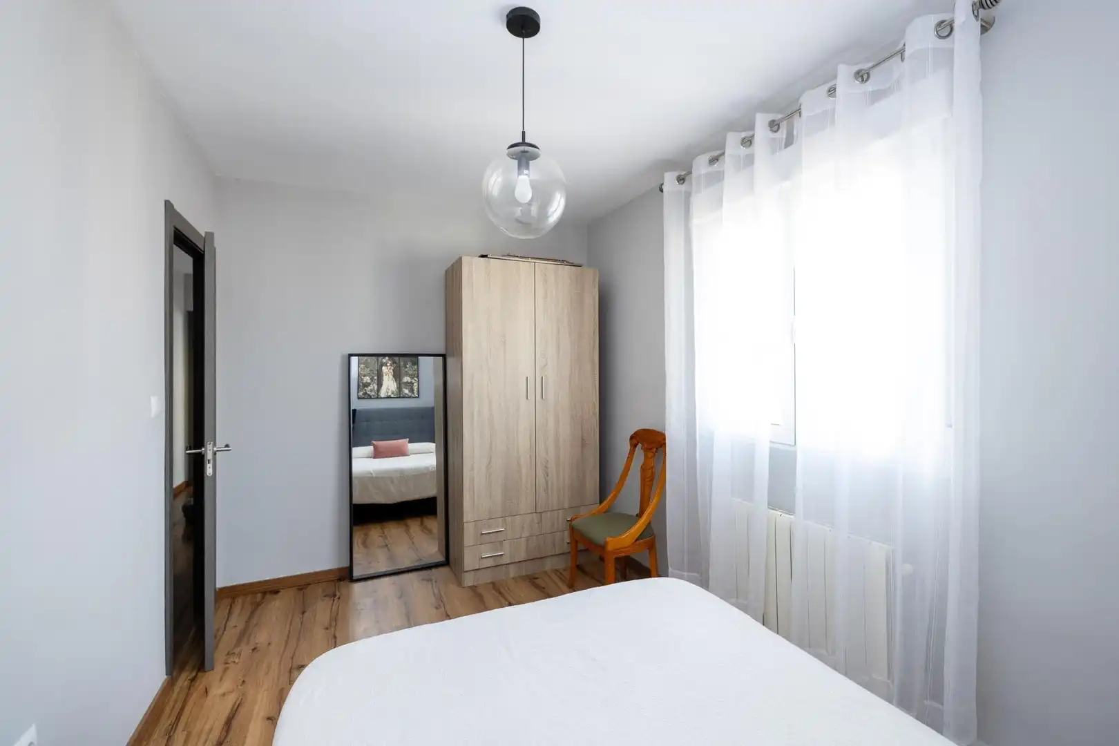 Dormitori de Casa adosada en venda en La Zubia amb Aire condicionat, Terrassa i Traster