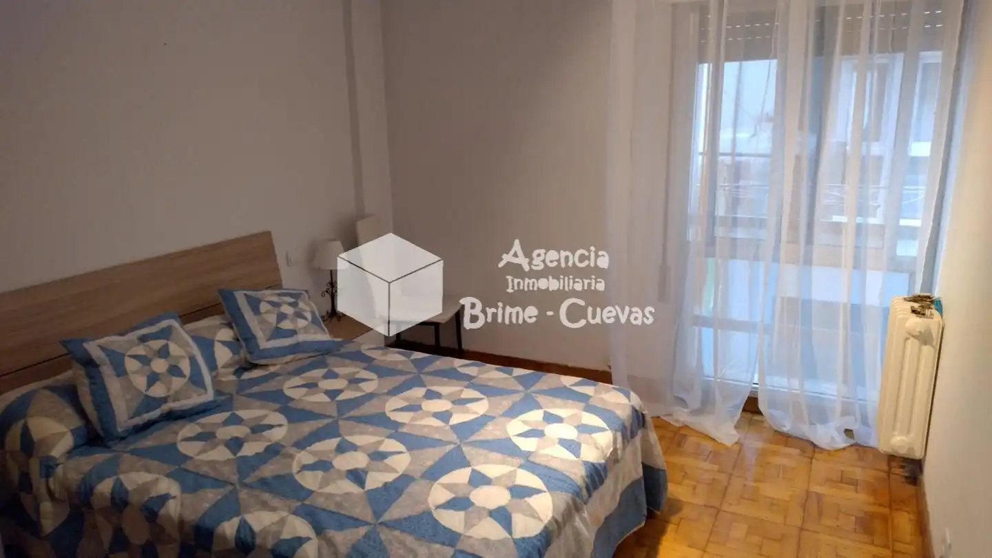 Habitación de Piso de alquiler en Oviedo  con Calefacción