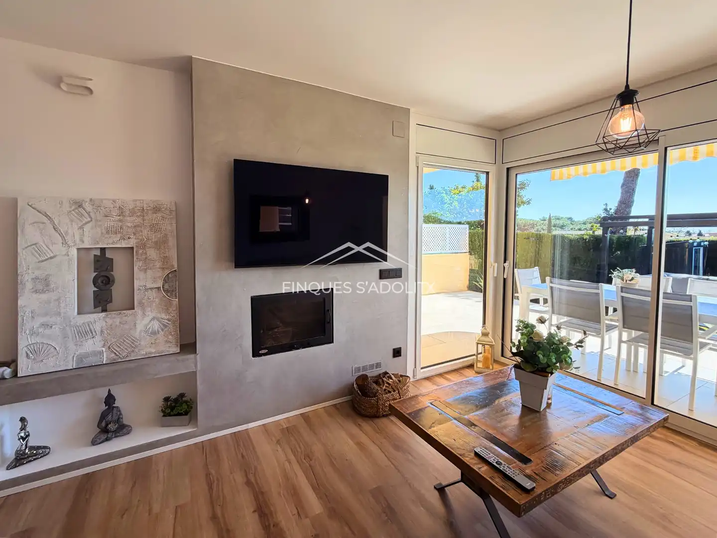 Sala d'estar de Planta baixa en venda en Castell d'Aro, Platja d'Aro i s'Agaró amb Aire condicionat, Calefacció i Jardí privat