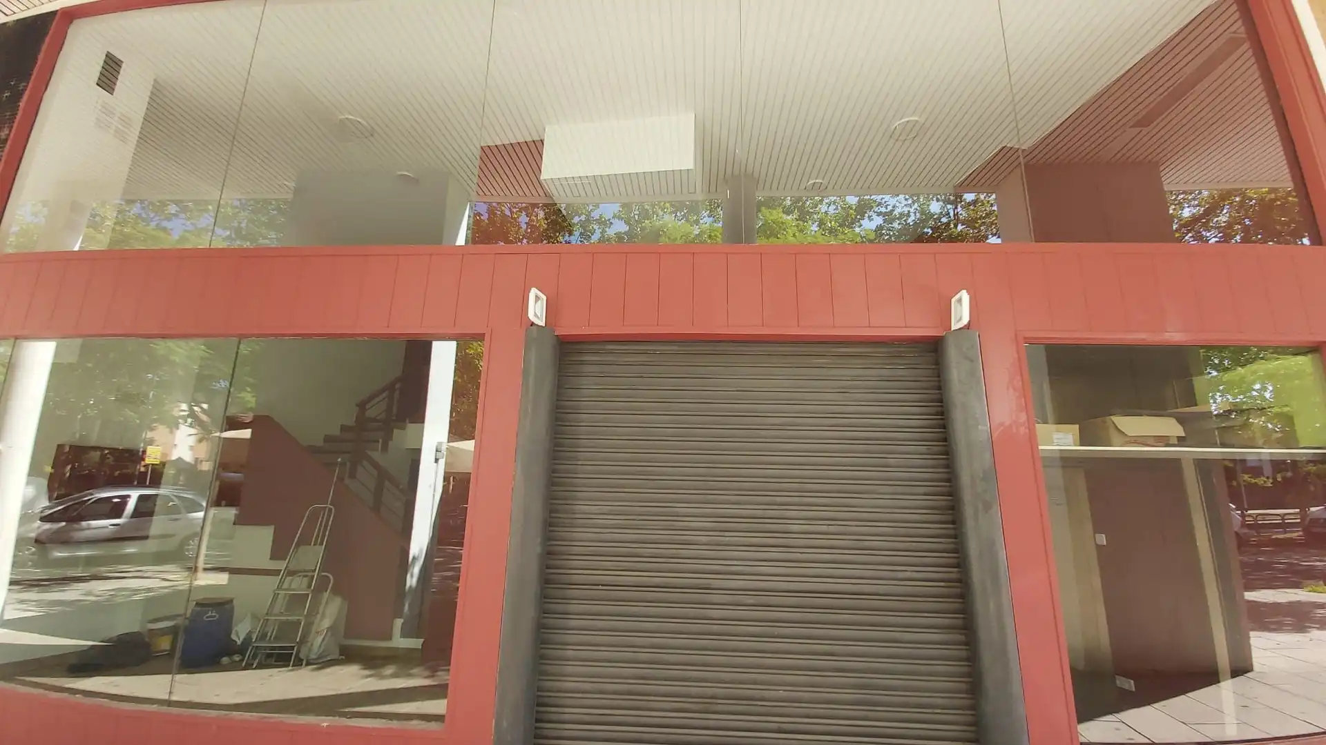 Vista exterior de Local en venta en Cerdanyola del Vallès con Aire acondicionado