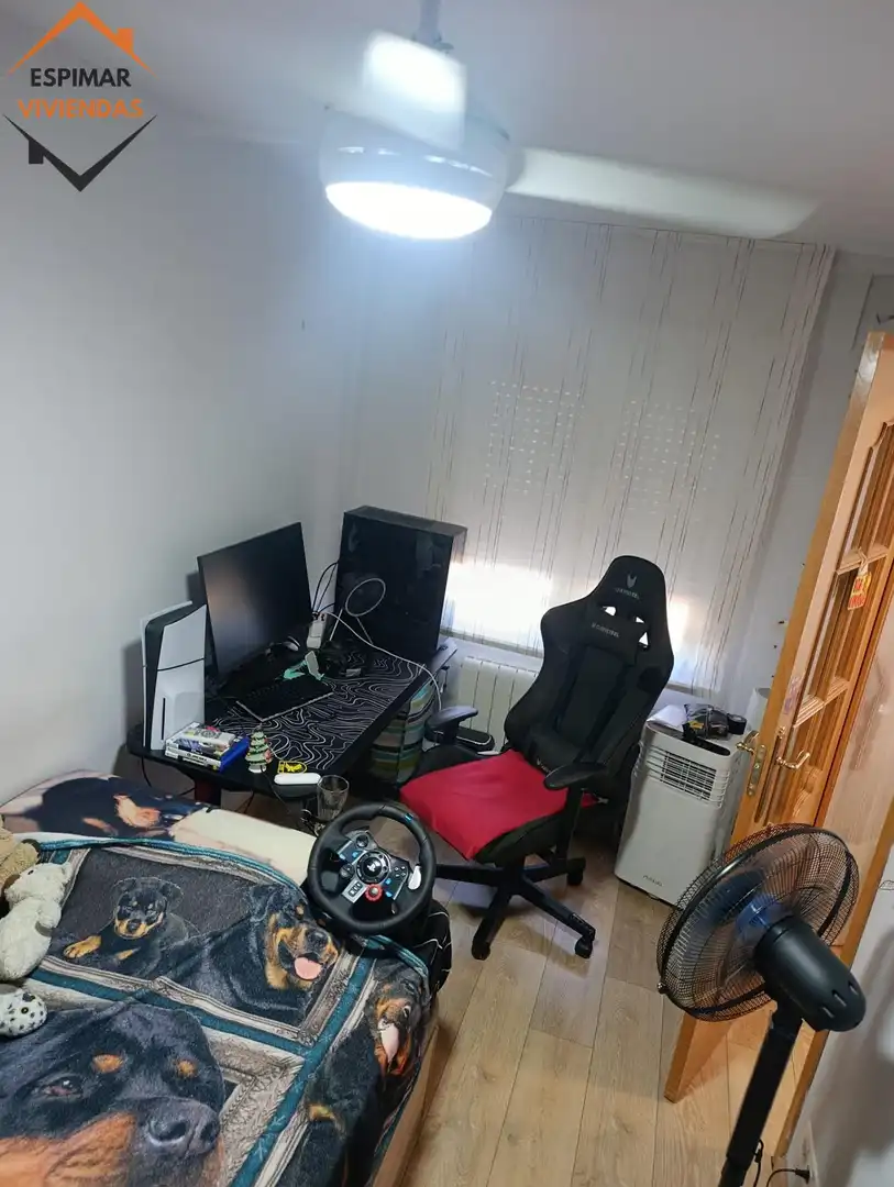 Living room of Flat for sale in Zaragoza  with Furnished and Balcony