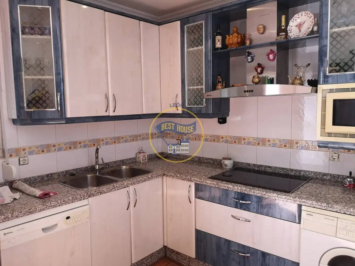 Cocina de Finca rústica en venta en León Capital  con Calefacción, Jardín privado y Terraza