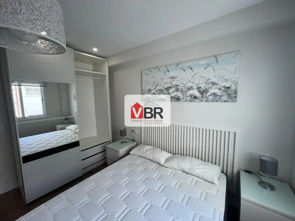 Schlafzimmer von Wohnung zur Miete in Valencia mit Klimaanlage, Heizung und Terrasse