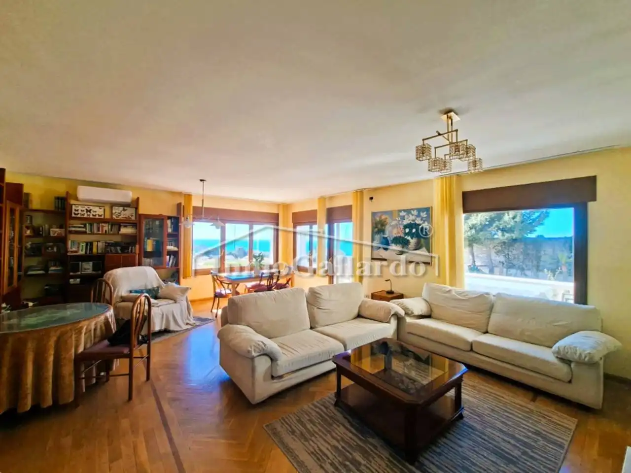 Living room of Houses for sale in Málaga  with Air Conditioner, Private garden and Parquet flooring