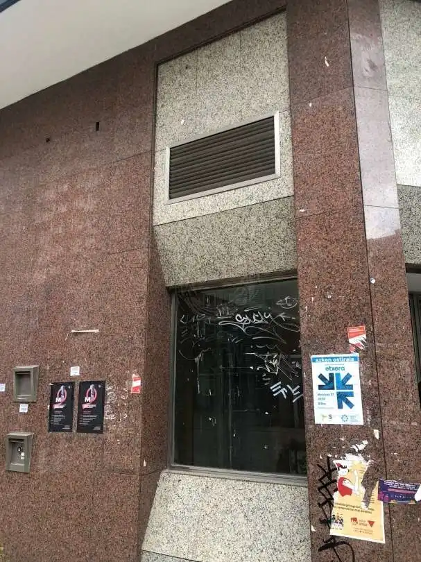 Vista exterior de Local en venda en Bilbao 