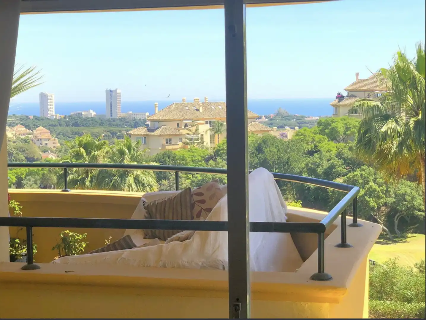 Apartamento con piscina en venta en Elviria - Cabopino