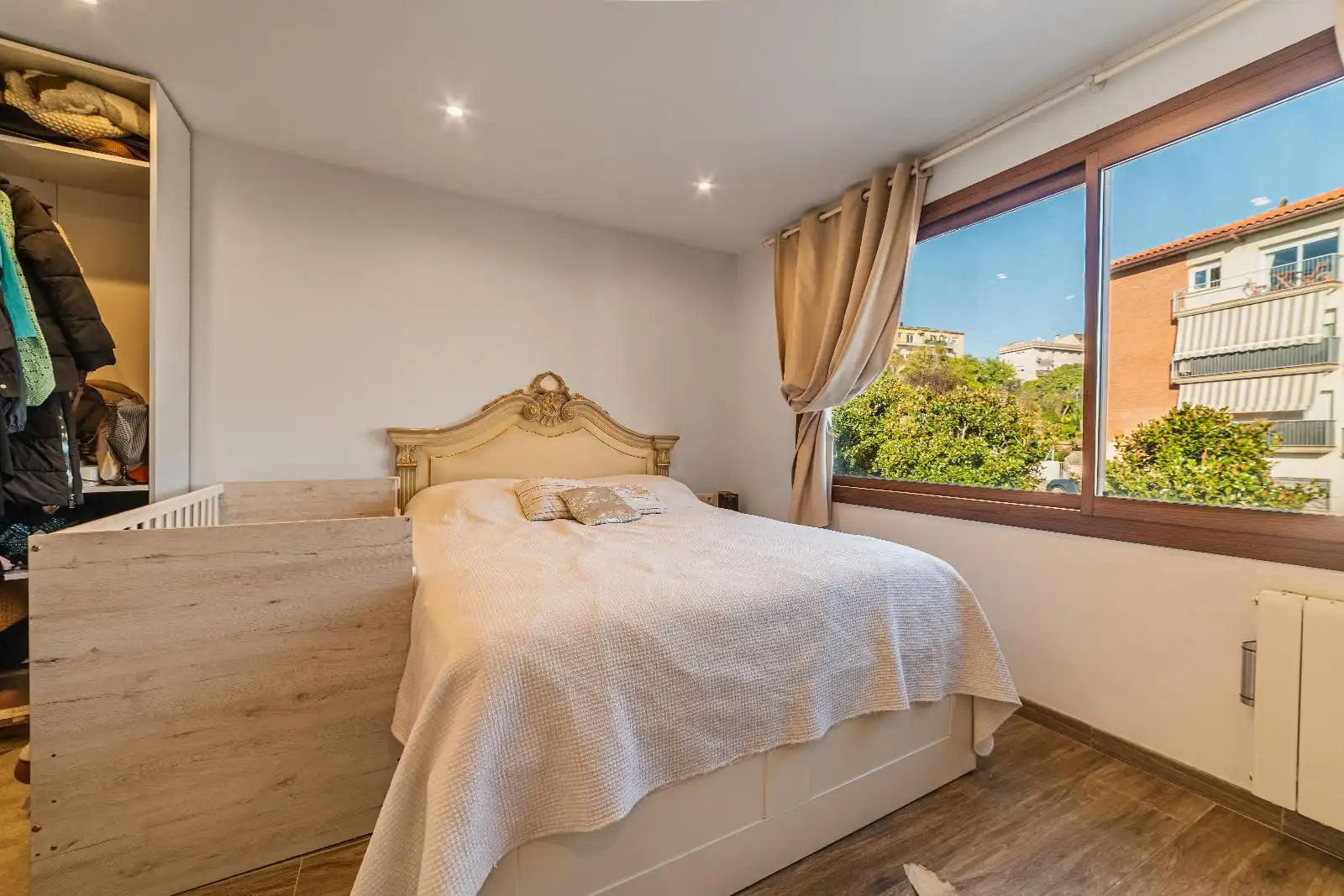 Bedroom of Houses for sale in Nucli Urbà 