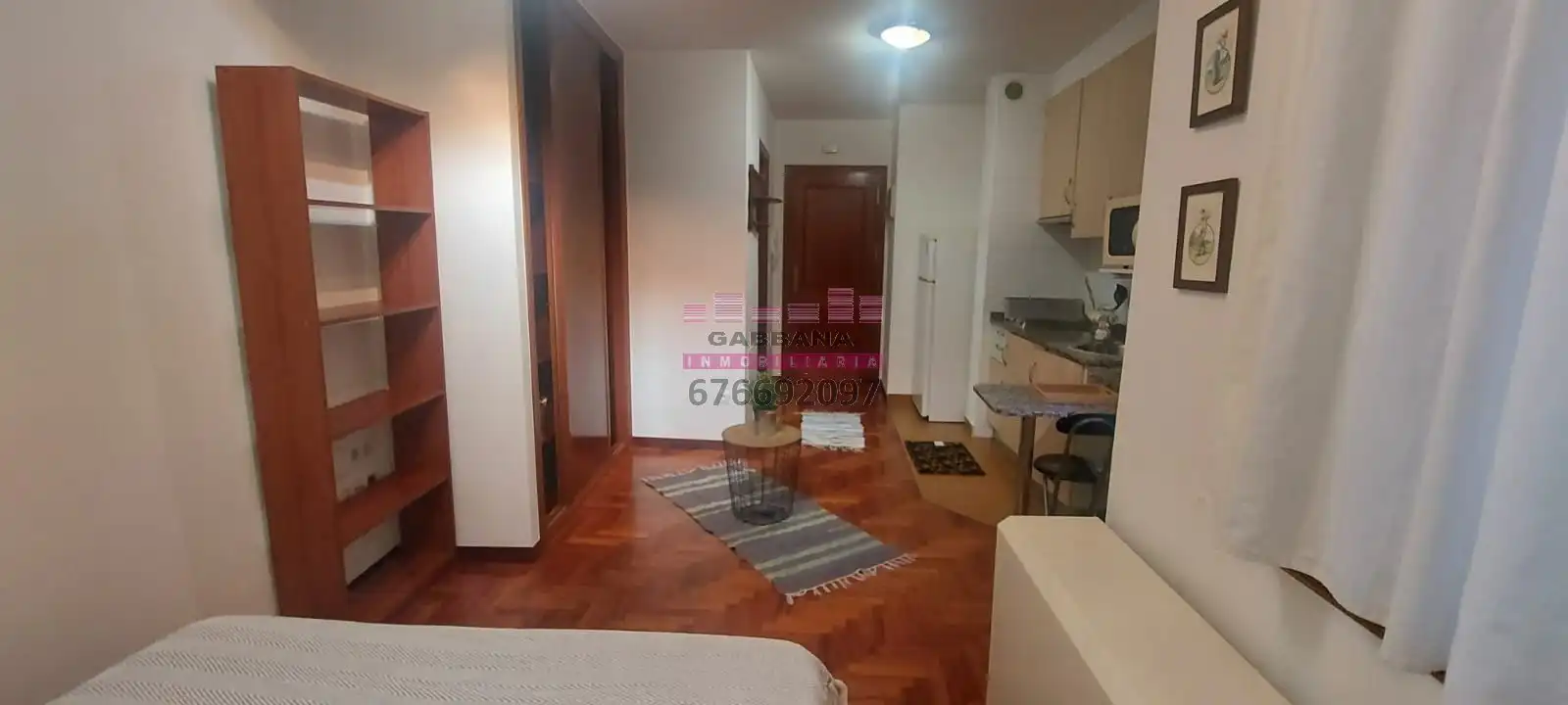 Study for rent in Rúa do Areal, 88, Centro - Areal