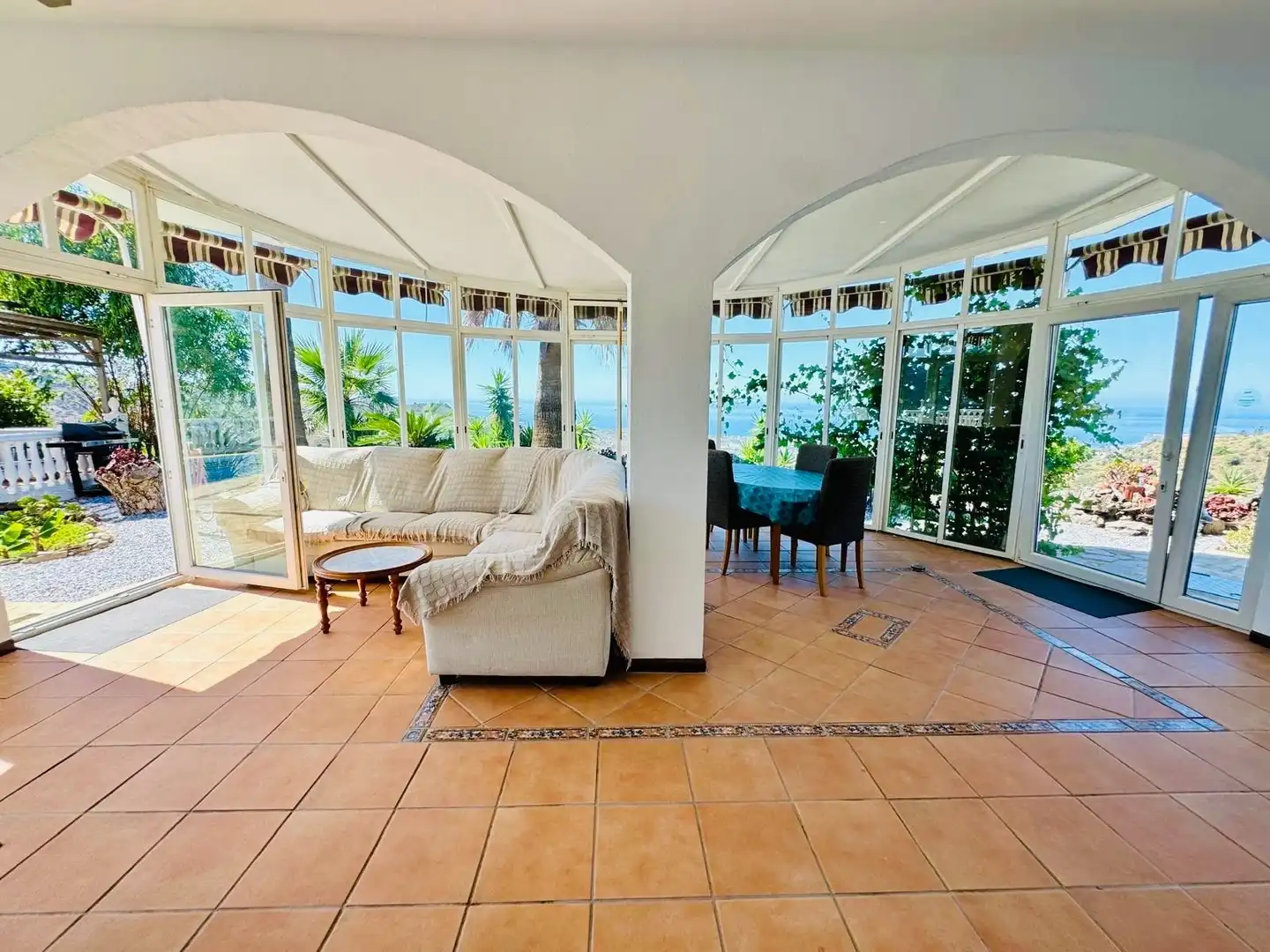Sala d'estar de Casa o xalet en venda en Arenas amb Aire condicionat, Jardí privat i Traster