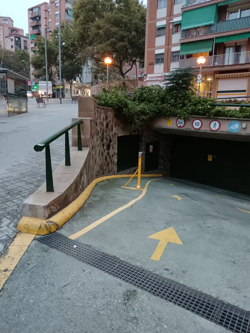 Individuale in vendita a Ronda de Sant Antoni de Llefià 129, imagen 2