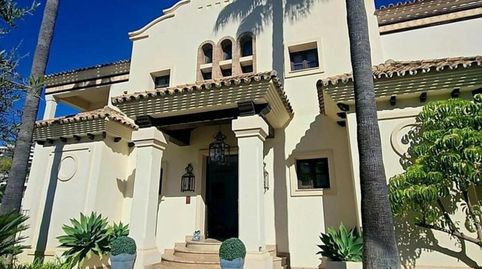 Elegante villa andaluza de 4 dormitorios en alquiler a largo plazo  La Quinta, Nueva Andalucía